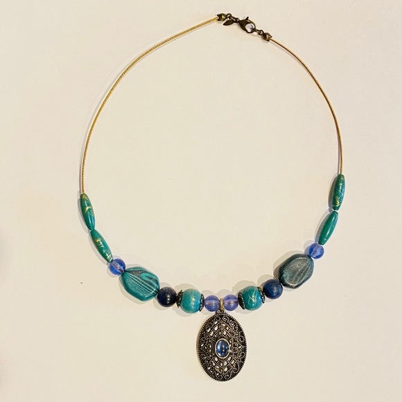 NWT Marked Teal Green Blue Beaded Pendant Necklace - Picture 4 of 7